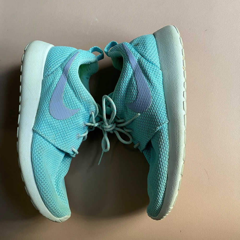 NIKE ROSHE